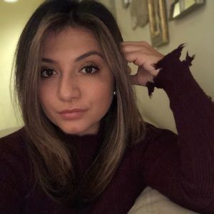 Meet your Posher, Alexis